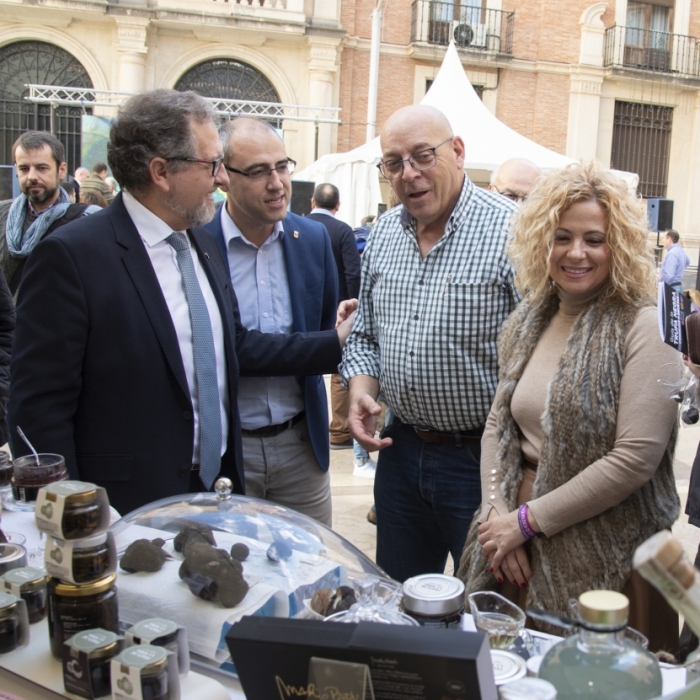 La Diputación llena de gastronomía local la plaza de las Aulas con el Mercado de la Trufa de Castelló Ruta de Sabor