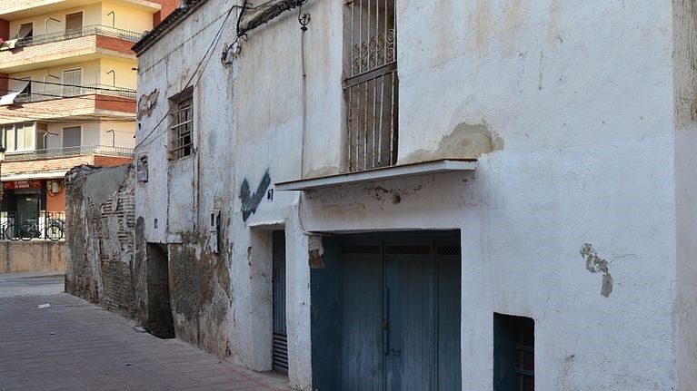 Ajuntament i Generalitat creen una comissió mixta per abordar el problema de les vivendes buides en el barri d’Orriols