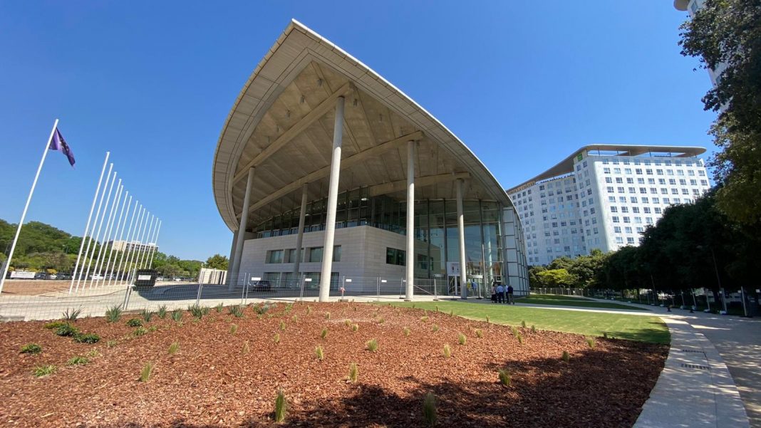 El Palau de Congressos estrena un espai verd de 1.400 metres quadrats