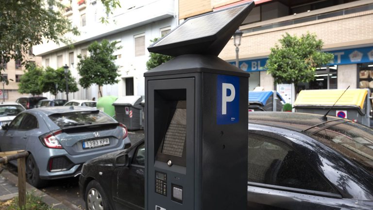 Mobilitat Sostenible estudiarà la petició veïnal per implantar la zona verda al barri de Sant Josep i facilitar l’aparcament a residents