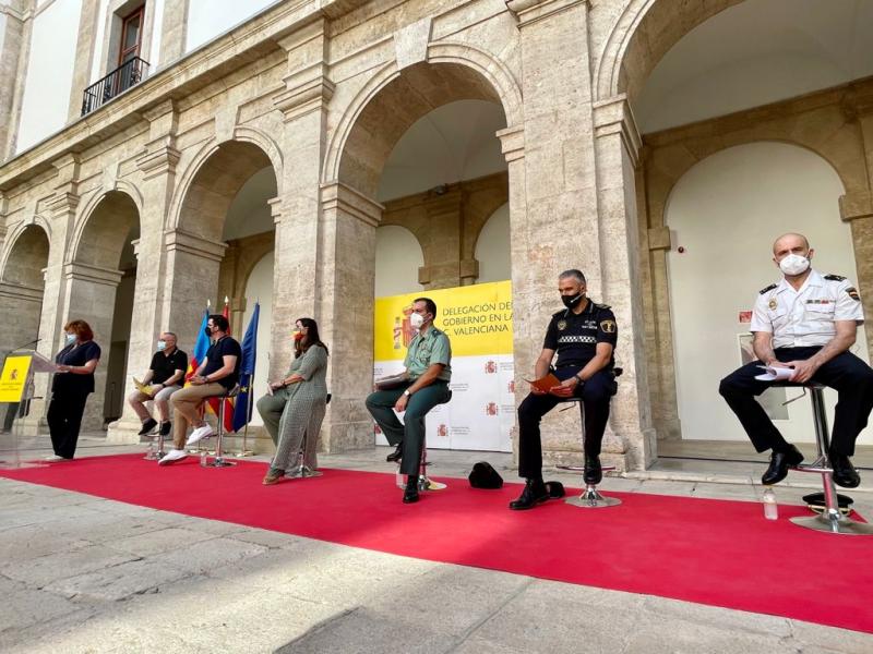 Uno de cada 4 autores de delitos de odio tiene entre 18 y 25 años<br/>La Delegación celebra un coloquio sobre LGTBIfobia y cuelga la bandera del Orgullo en el Palau Temple, sede del Gobierno de España en la C. Valenciana<br/>