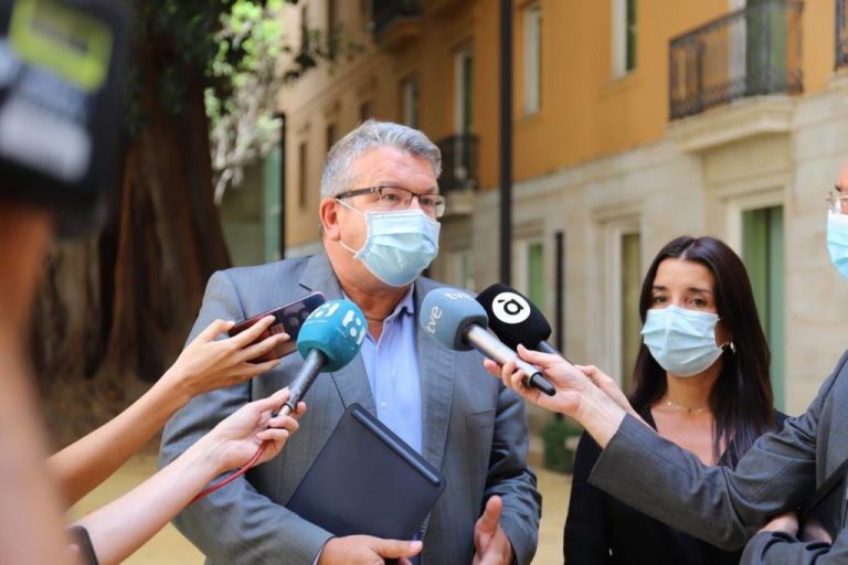 Ciudadanos exige a Puig que destituya a Barceló y a toda su cúpula en Sanidad por dejar desprotegidos a los sanitarios