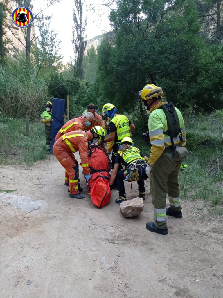 Tarde de rescates de los bomberos en espacios rurales de la comarca de Los Serranos