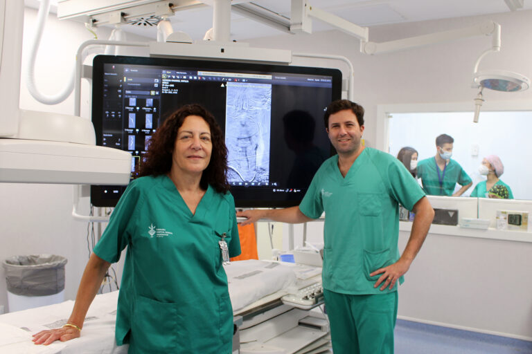 El Hospital General de València implanta un stent de carótida por acceso radial