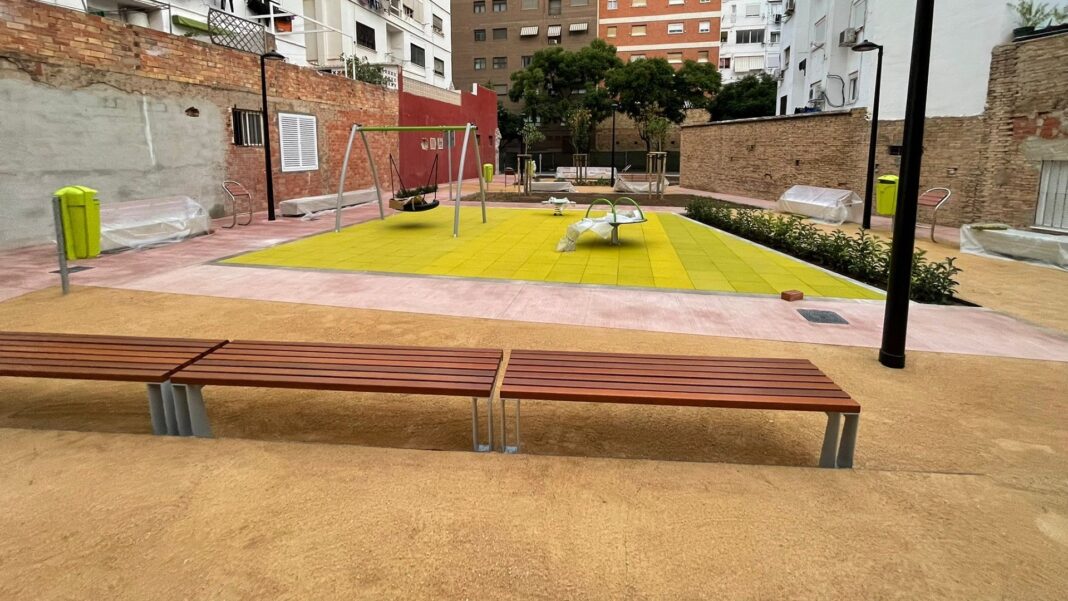 El barri de Montolivet estrena un nou jardí a la plaça de Sor Guillermina