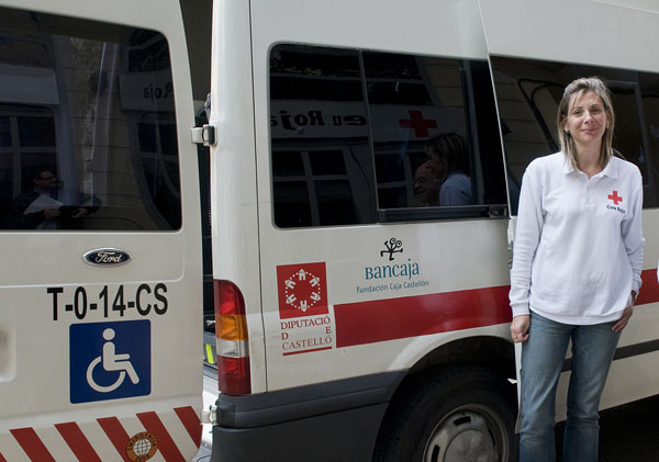 La Diputación y Cruz Roja ratifican su compromiso para garantizar el transporte adaptado a personas con discapacidad de la provincia