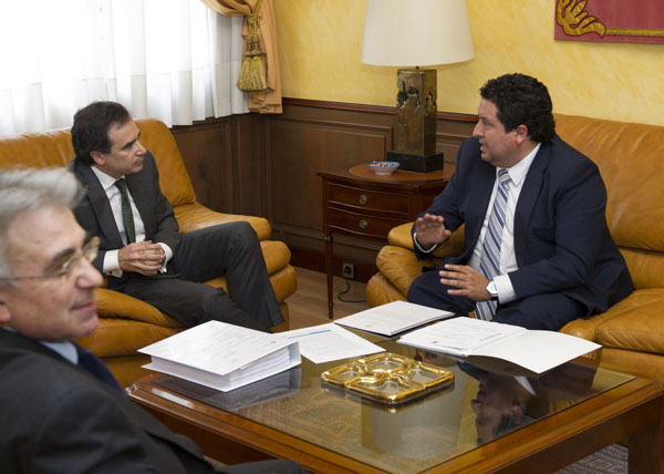 Moliner blinda la reserva de 10 Hm3 para la provincia en el plan de Cuenca del Ebro en una reunión con el presidente de la CHE