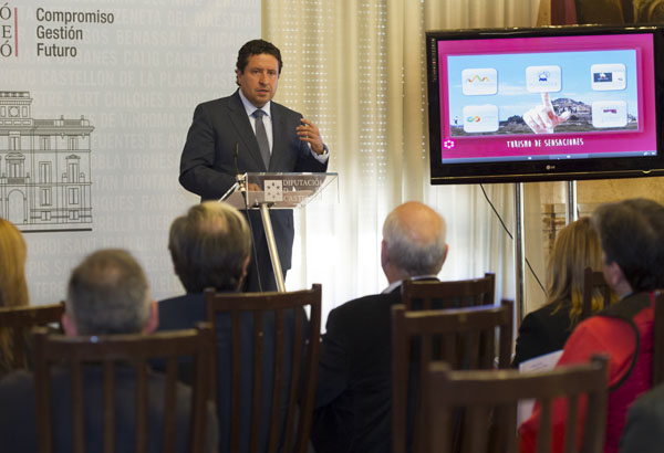 Moliner pondrá en marcha en 2015 el programa de viajes por la provincia 'Castellón Sénior' con una inversión de un millón