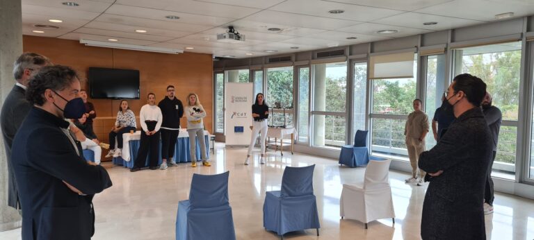 El secretario autonómico de Turisme recibe en el CdT de València al alumnado curso ‘La excelencia en sala’
