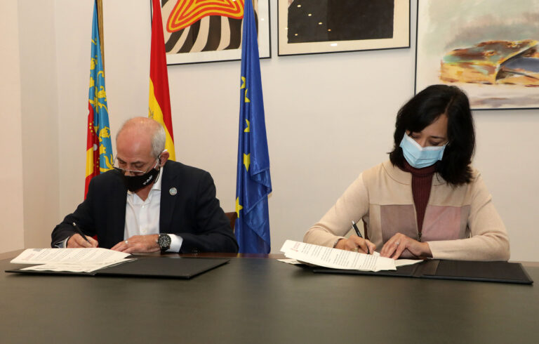 La Generalitat y la FVMP firman dos convenios para impulsar la comunicación de ámbito local como instrumento vertebrador del territorio