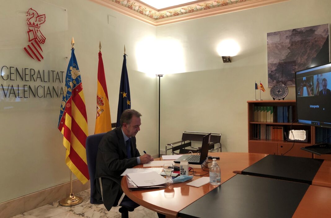 El president del Consell Audiovisual de la Comunitat Valenciana, José María Vidal, explica el funcionament del CACV en el Parlament basc
