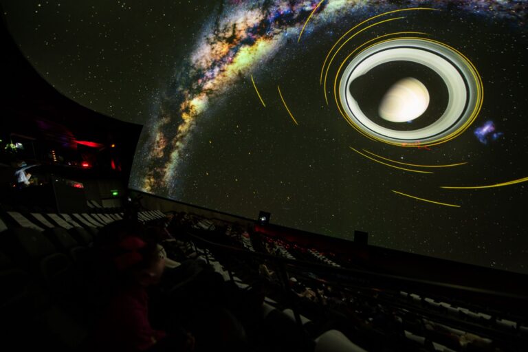 El Hemisfèric ofrece este fin de semana los planetarios en directo ‘Las Nocturnas de invierno’ y ‘Astromenuts’