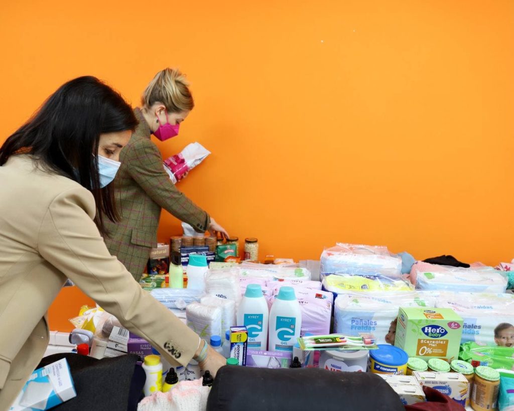 Ciudadanos recoge alimentos y material esencial para ayudar al pueblo ucraniano