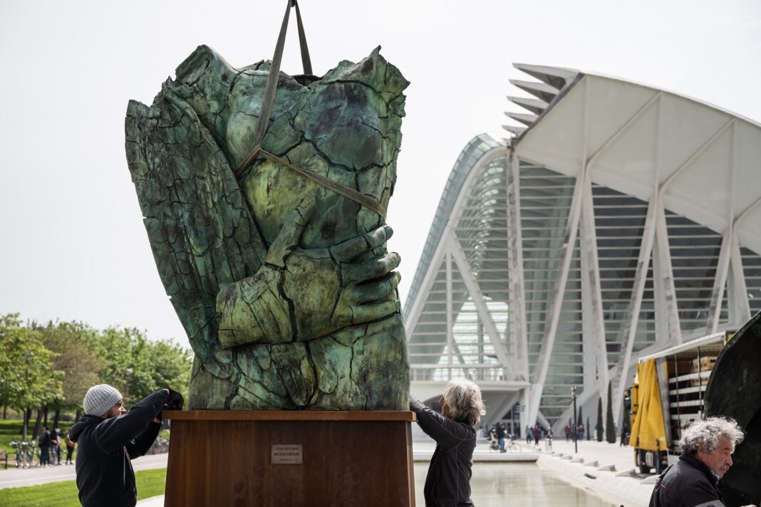 Las esculturas gigantes de Igor Mitoraj llegan a la Ciutat de les Arts i les Ciències