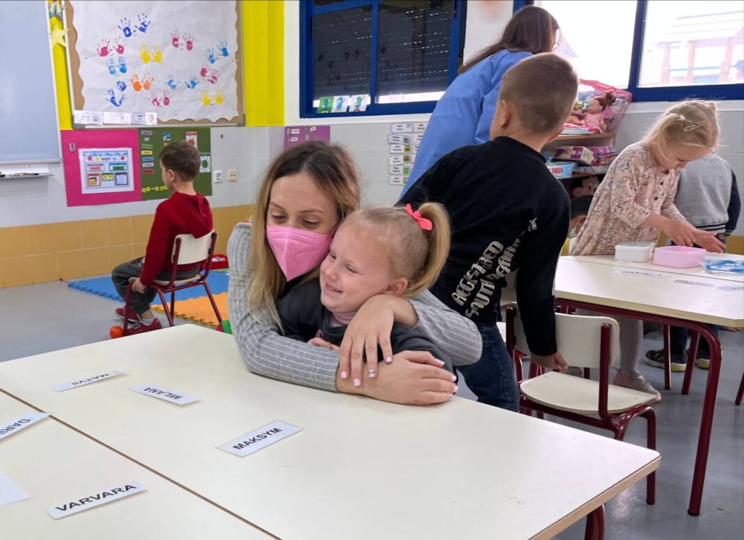 Marzà: 'Estem escolaritzant en el sistema educatiu valencià a més del 40 % de l'alumnat refugiat ucraïnés que arriba a Espanya'