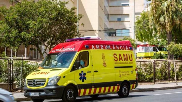Un ciclista resulta herido tras colisionar con una autobús en la carretera de Moraira a Teulada