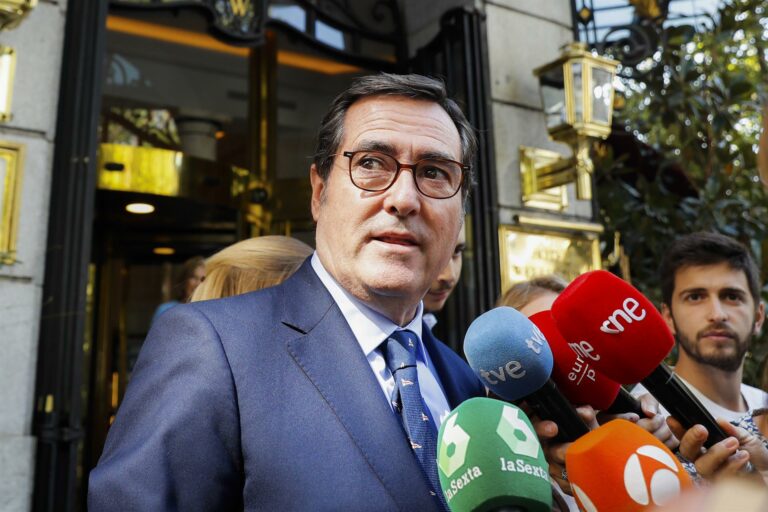 La patronal valenciana CEV apoya la candidatura de Garamendi para la CEOE