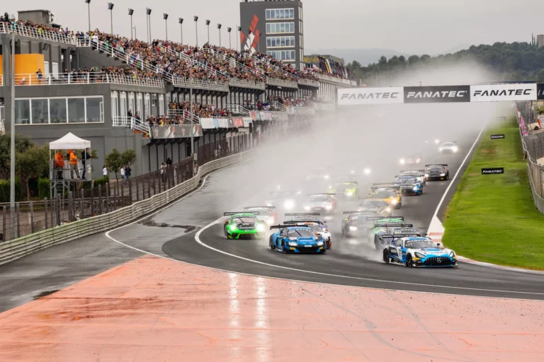 Más de 16.500 aficionados disfrutan de las carreras de GT y Volrace en el Circuit