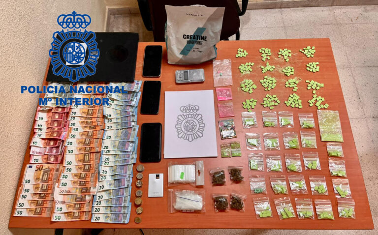 Detenidos dos jóvenes en Mislata tras localizarles 350 pastillas de droga durante un control