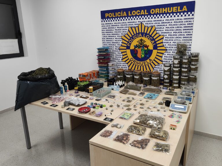 La Policía Local de Orihuela descubre una tienda que vendía marihuana y hachís