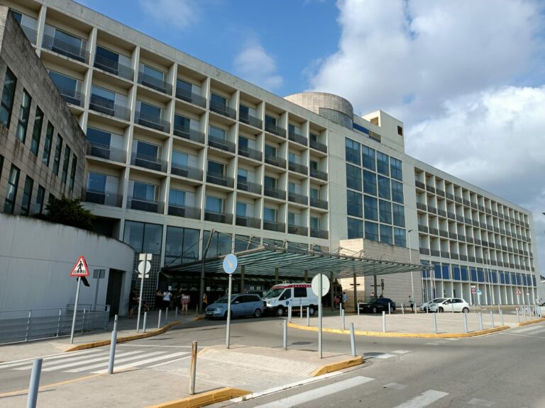 CSIF alerta del colapso en Urgencias del hospital de la Ribera con 38 pacientes a la espera de cama y falta de profesionales