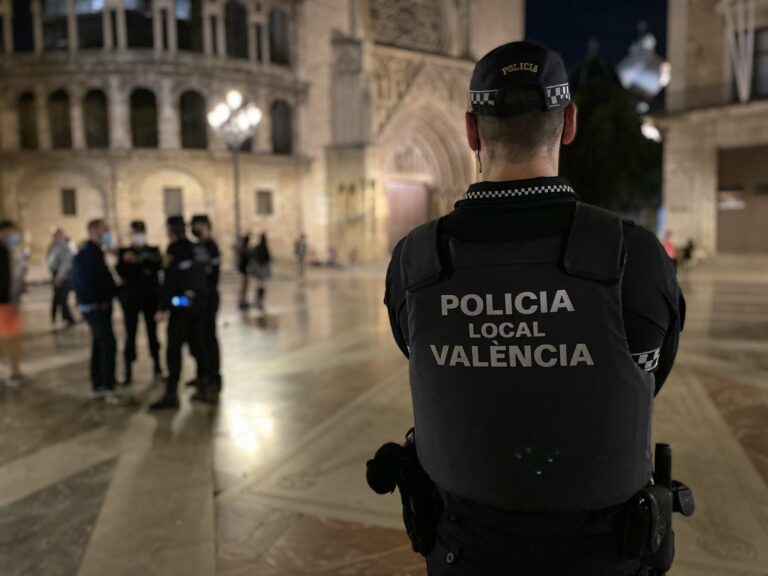 La Policía Local de València sanciona a 386 terrazas en solo diez días