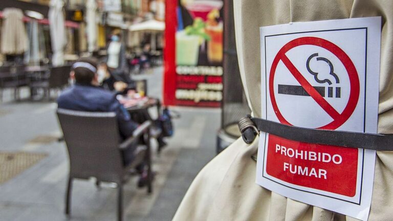 Encuesta: ¿Crees que se está cumpliendo la prohibición de no fumar en las terrazas de la Comunitat Valenciana?