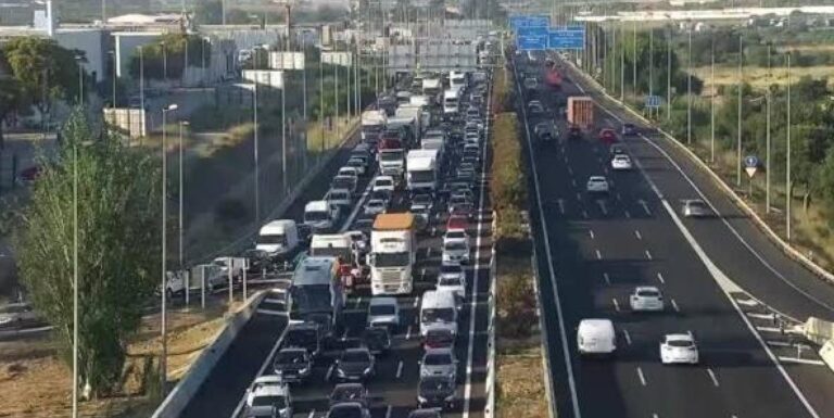 Las carreteras valencianas registran retenciones que suman 26 kilómetros