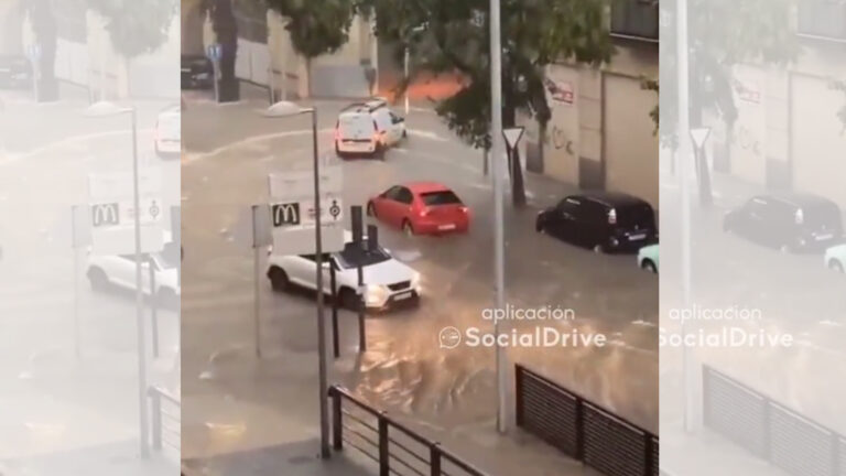 Vídeo: Conductores conducen con dificultad por carreteras inundadas en Xàtiva