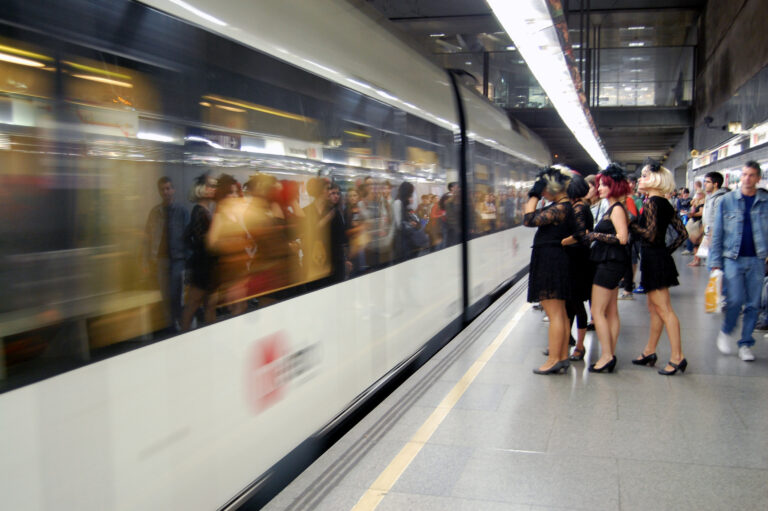 El metro de València funcionará hasta las 2:30h en la noche de Halloween