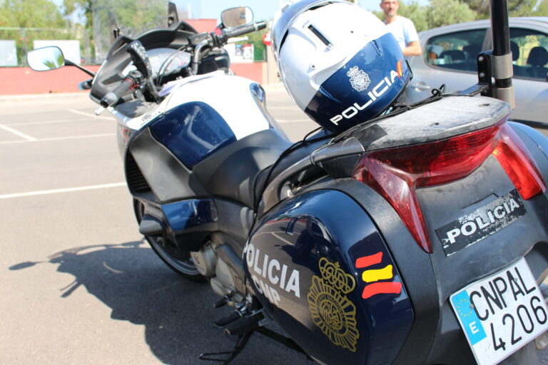Tres detenidos en Valencia que circulaban a gran velocidad con una pistola, munición, chaleco antibalas y una navaja