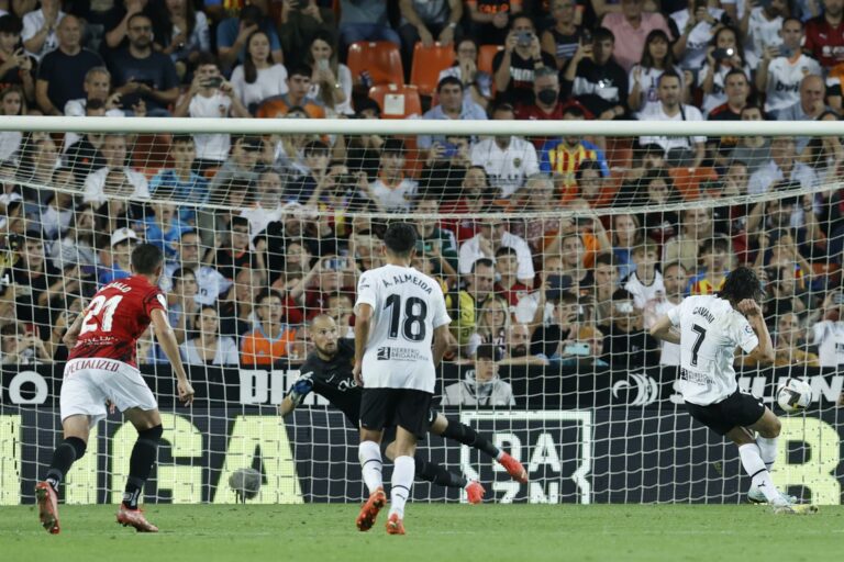 El Valencia se vuelve a atascar en Mestalla y el Mallorca saca tajada (1-2)