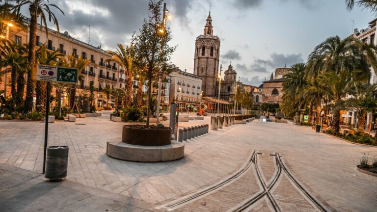 València, premiada por el pavimento utilizado en la plaza de la Reina